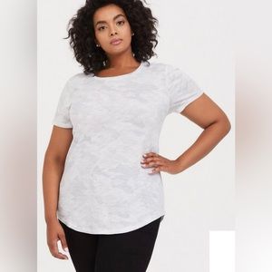 Torrid Sz 1 Classic Fit Heritage Slub Crew Neck Tee Women’s 1X, 14/16 Gray Camo